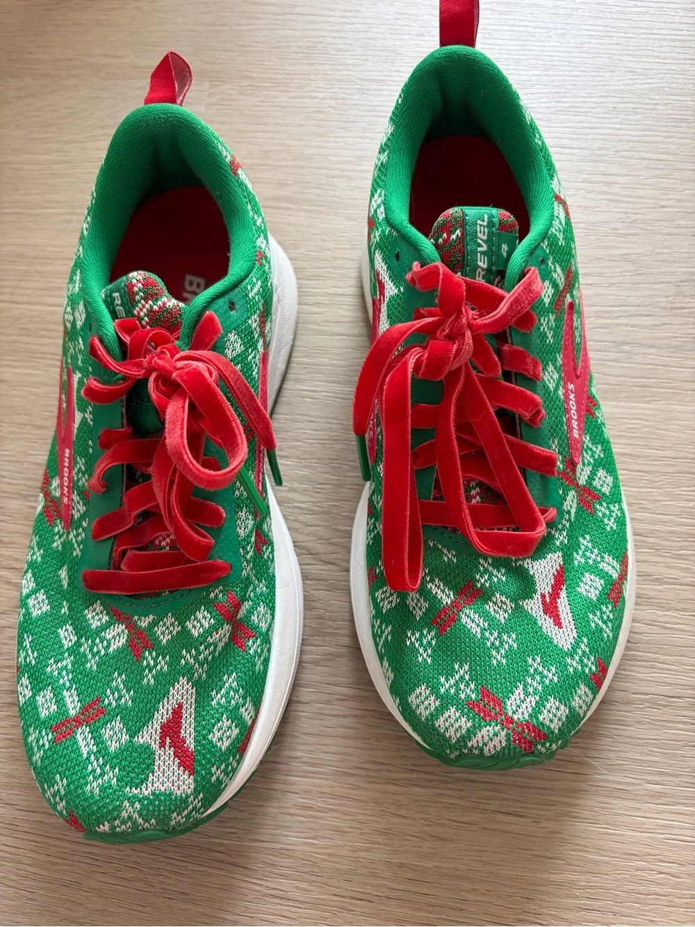 Brooks Revel Run Merry Sneakers Womens Size 6.5